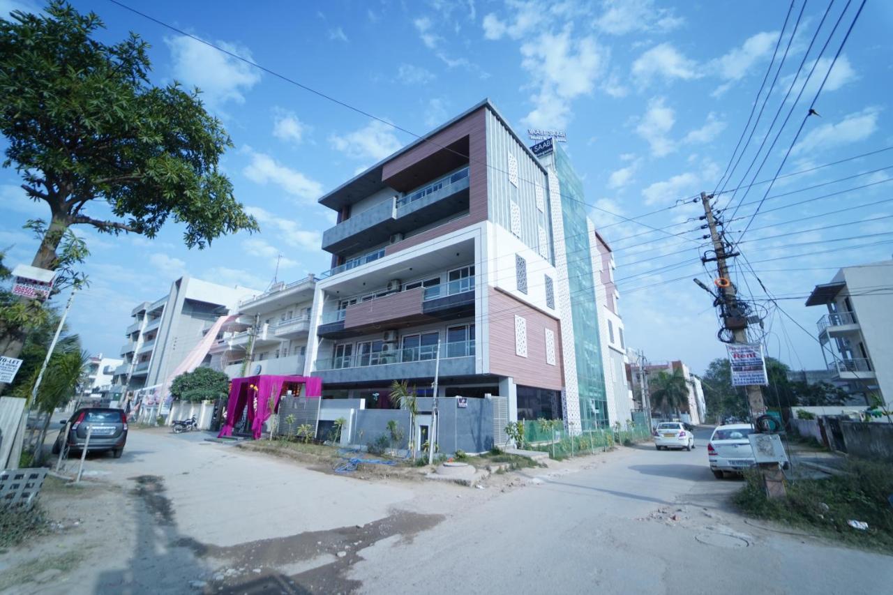 Vaabi Saabi Hotel Gurgaon Exterior foto